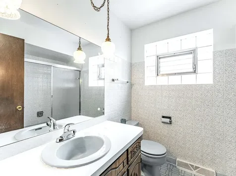 6102 West 64th Street Chicago IL 60638
