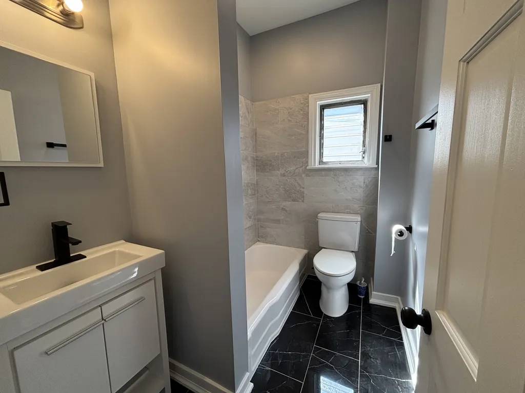9236 South Blackstone Avenue Chicago IL 60619