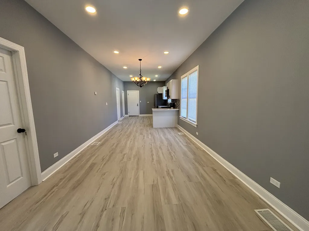 9236 South Blackstone Avenue Chicago IL 60619