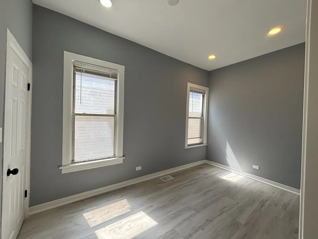 9236 South Blackstone Avenue Chicago IL 60619