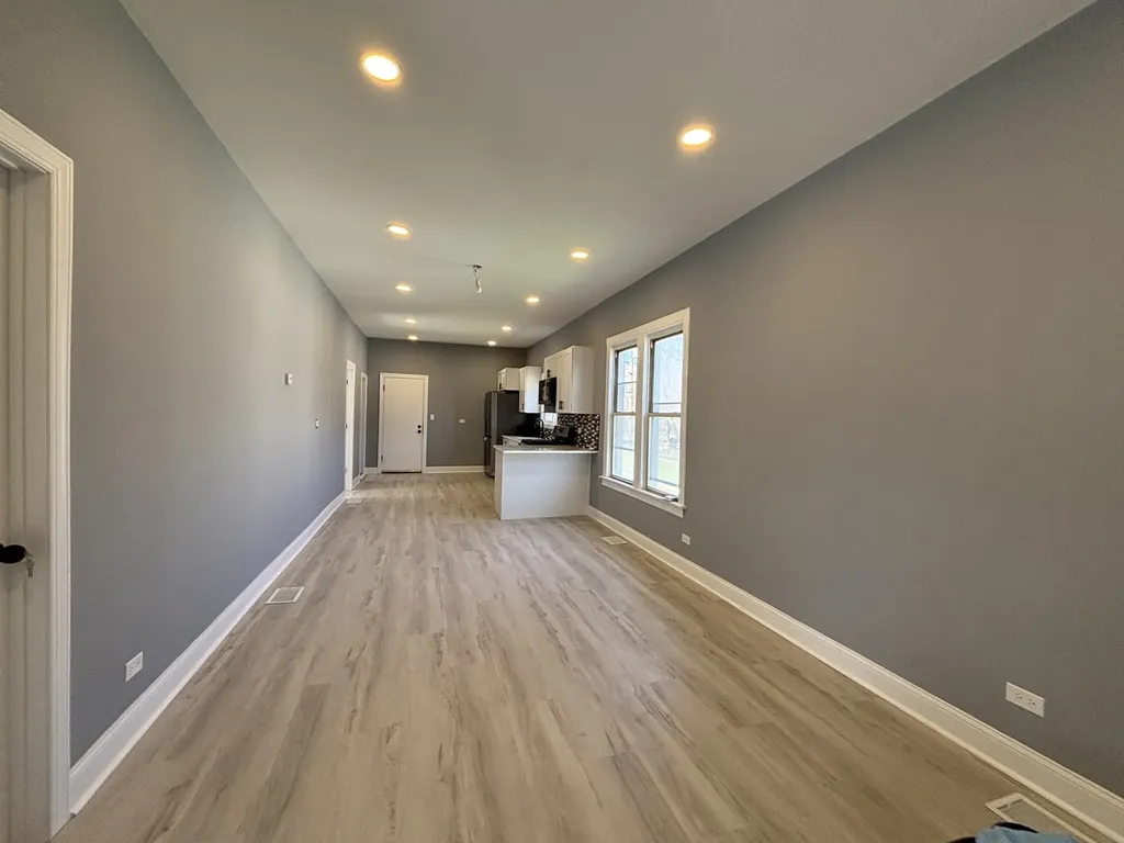 9236 South Blackstone Avenue Chicago IL 60619