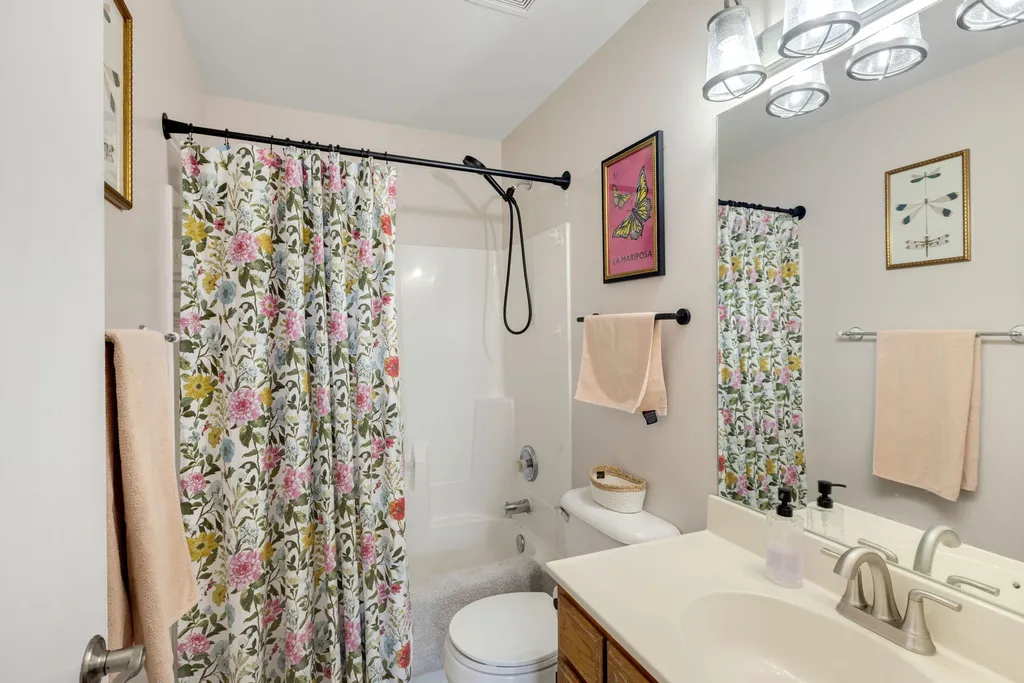 177 Village Creek Drive Lake In The Hills IL 60156