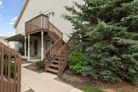 177 Village Creek Drive Lake In The Hills IL 60156