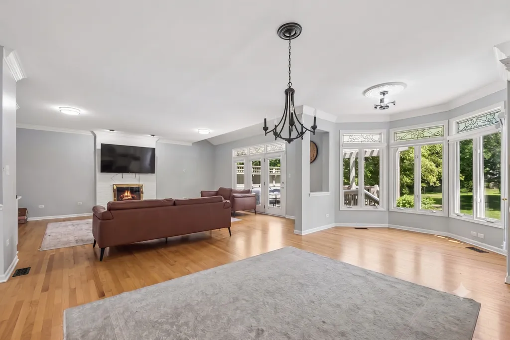 2207 Leverenz Road Naperville IL 60564