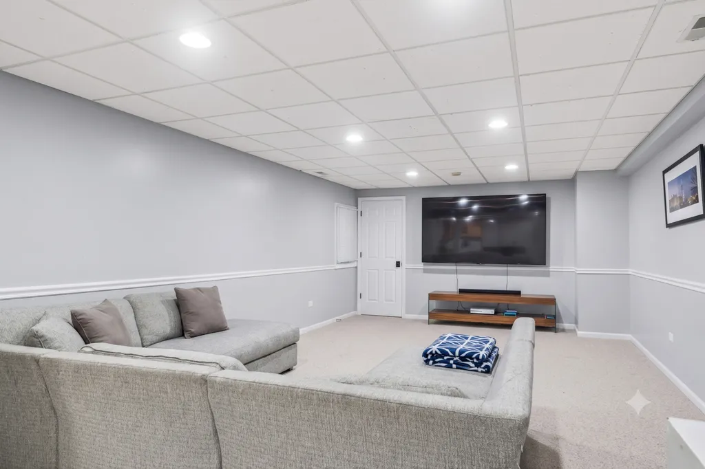 2207 Leverenz Road Naperville IL 60564