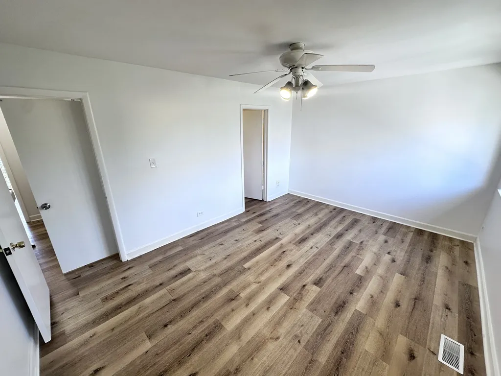 811 Shawnee Trail Roselle IL 60172