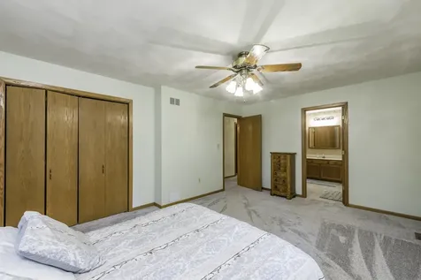 512 Cavin Avenue Winthrop Harbor IL 60096
