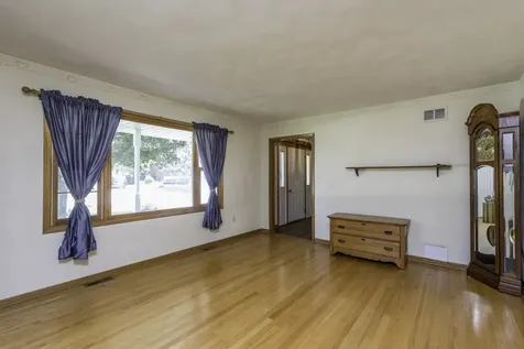 512 Cavin Avenue Winthrop Harbor IL 60096