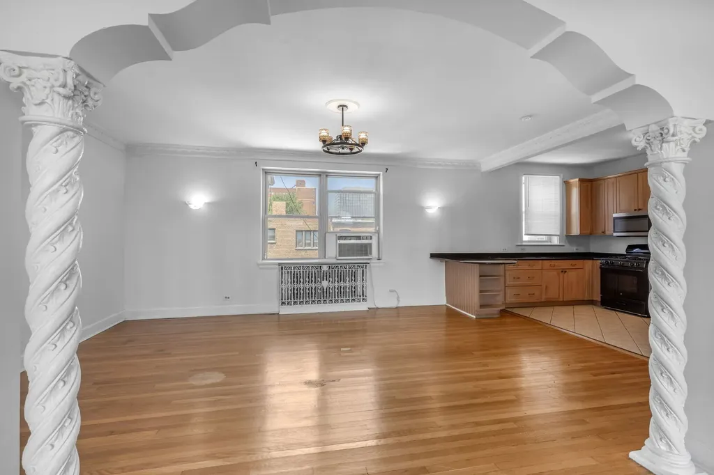 7370 South South Shore Drive Chicago IL 60649