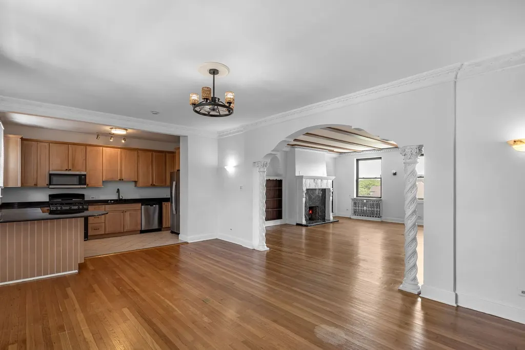 7370 South South Shore Drive Chicago IL 60649
