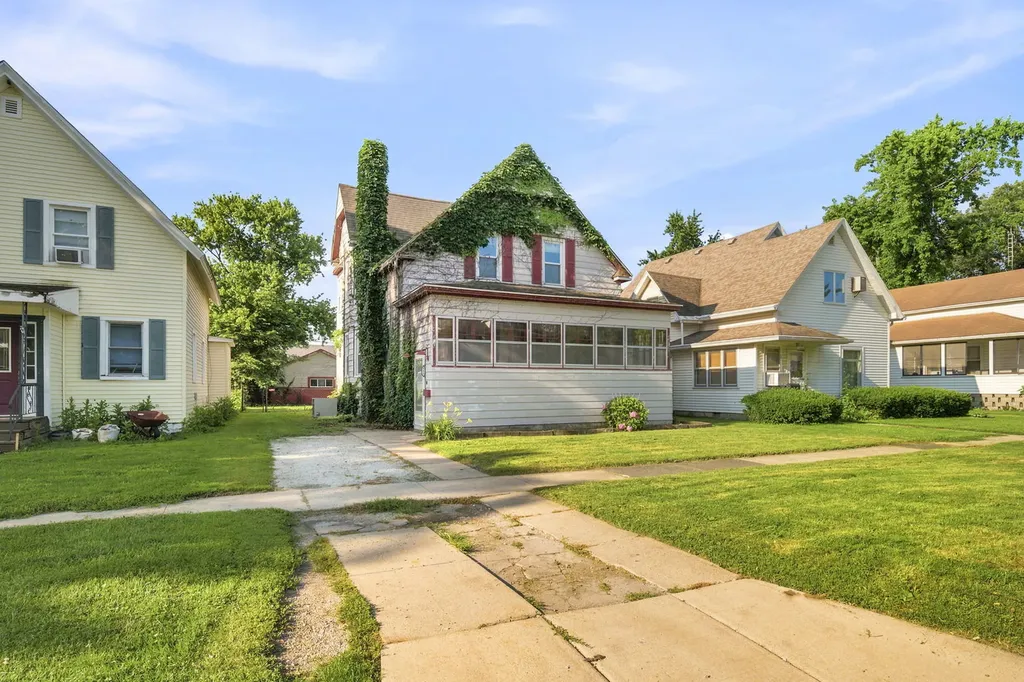 111 West Delaware Street Dwight IL 60420