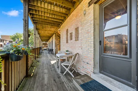 1044 West Byron Street Chicago IL 60613