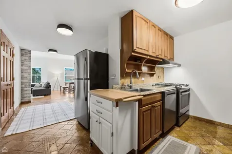 1044 West Byron Street Chicago IL 60613