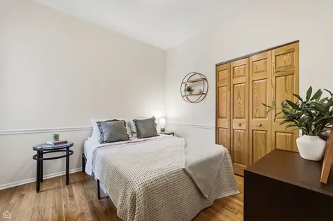 1044 West Byron Street Chicago IL 60613