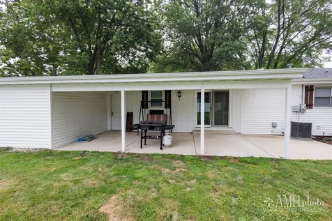 631 Robert Drive Bourbonnais IL 60914