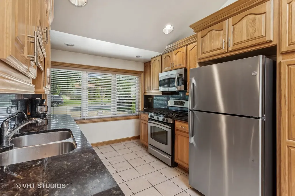 5261 Mulford Street Skokie IL 60077