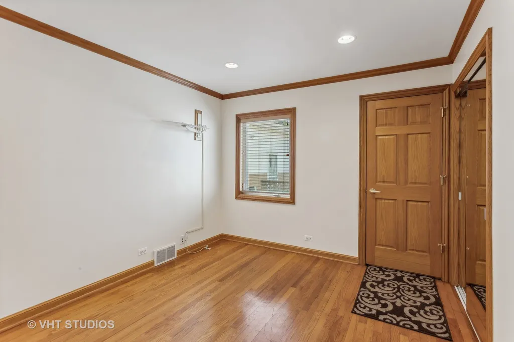 5261 Mulford Street Skokie IL 60077