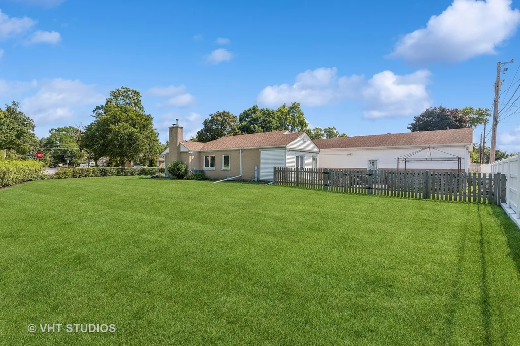 5261 Mulford Street Skokie IL 60077