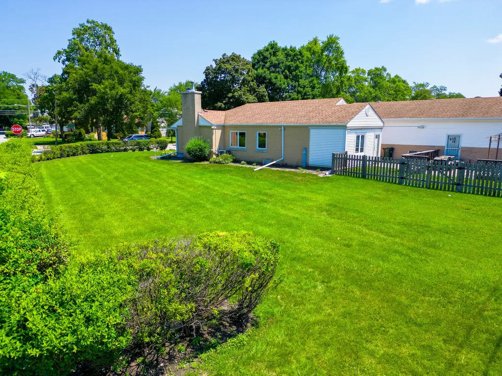 5261 Mulford Street Skokie IL 60077