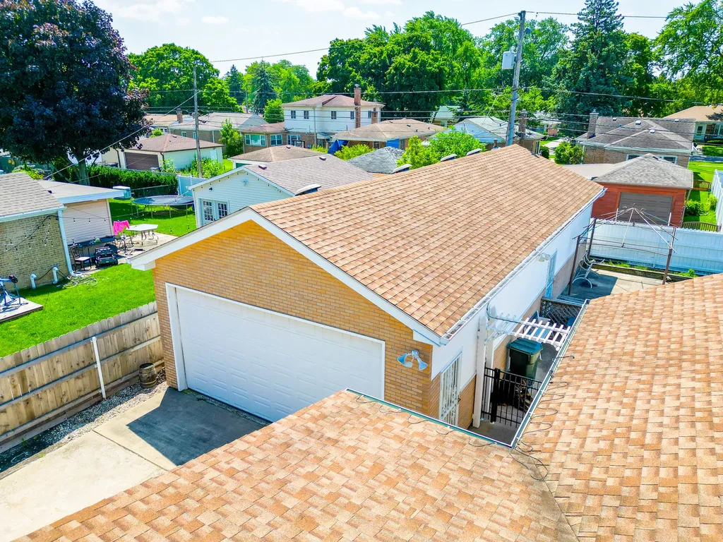 5261 Mulford Street Skokie IL 60077
