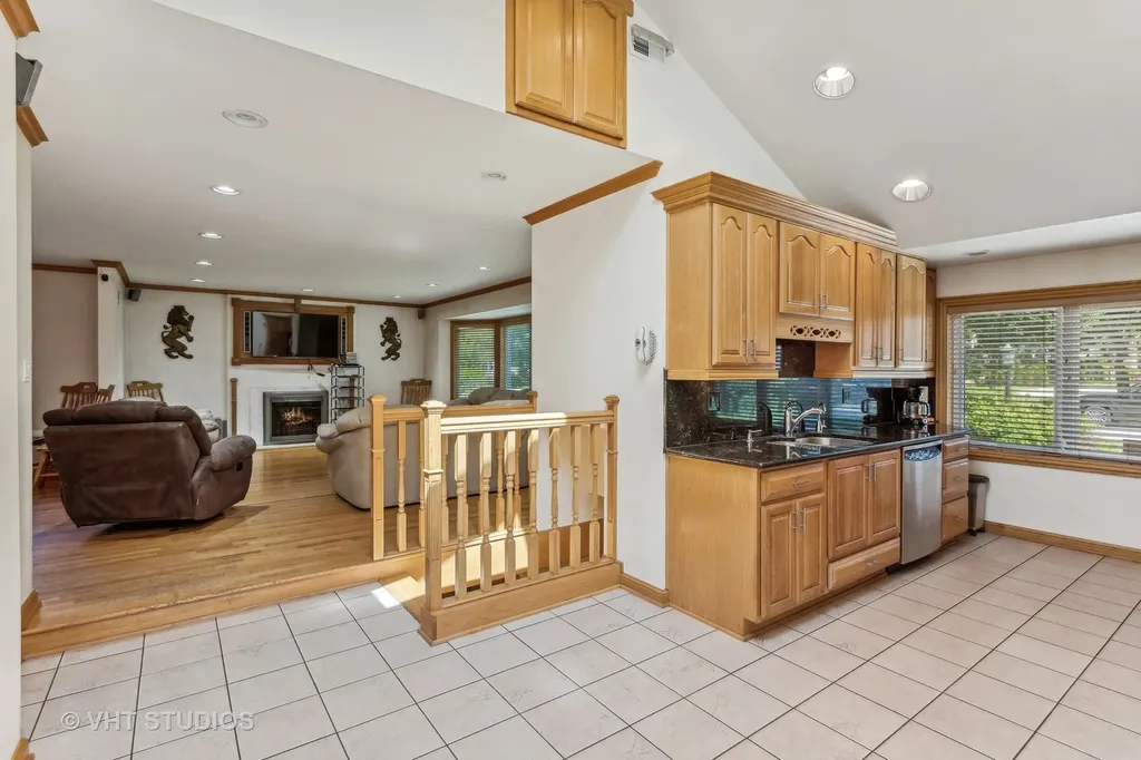 5261 Mulford Street Skokie IL 60077