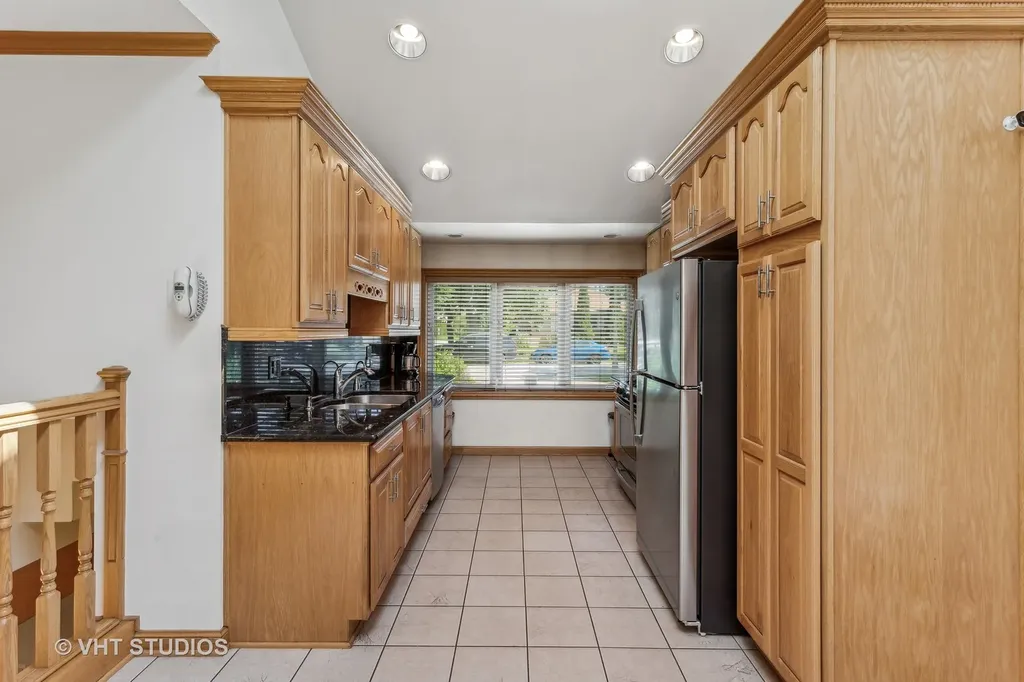 5261 Mulford Street Skokie IL 60077
