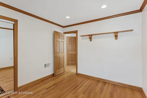 5261 Mulford Street Skokie IL 60077