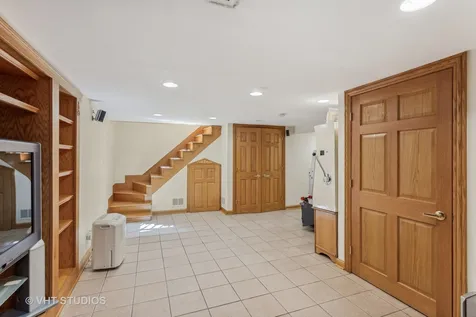 5261 Mulford Street Skokie IL 60077