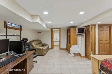 5261 Mulford Street Skokie IL 60077