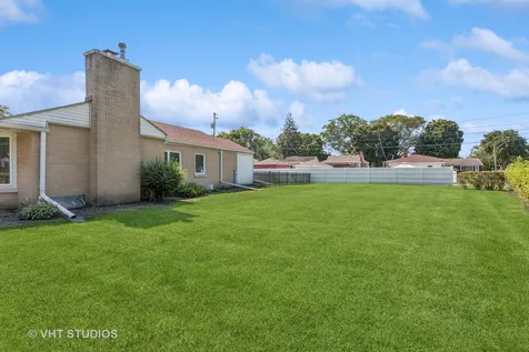 5261 Mulford Street Skokie IL 60077
