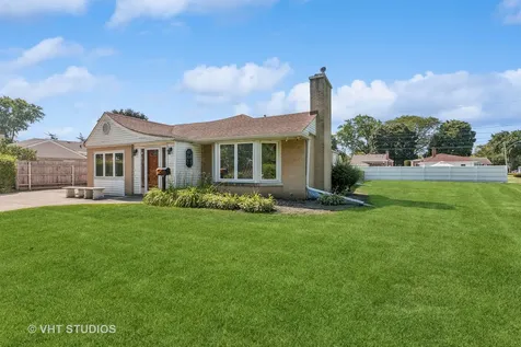 5261 Mulford Street Skokie IL 60077