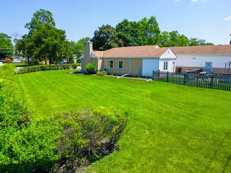 5261 Mulford Street Skokie IL 60077
