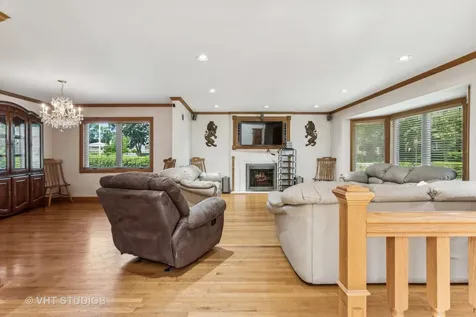 5261 Mulford Street Skokie IL 60077