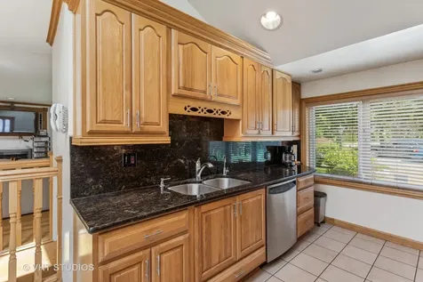 5261 Mulford Street Skokie IL 60077