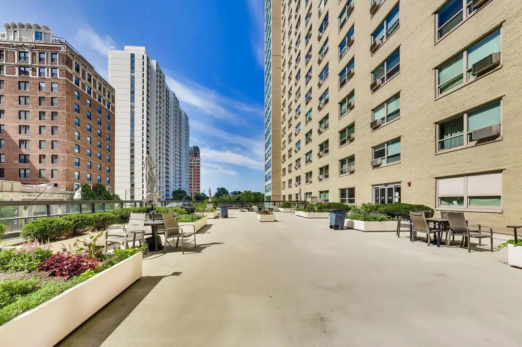 3180 North Lake Shore Drive Chicago IL 60657