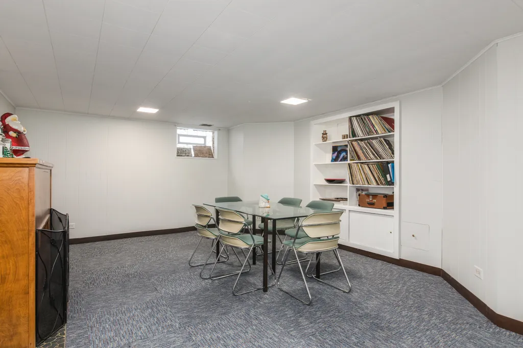 3312 North New England Avenue Chicago IL 60634