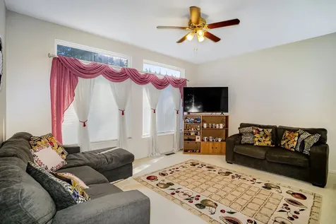 384 South Clearview Circle Round Lake IL 60073