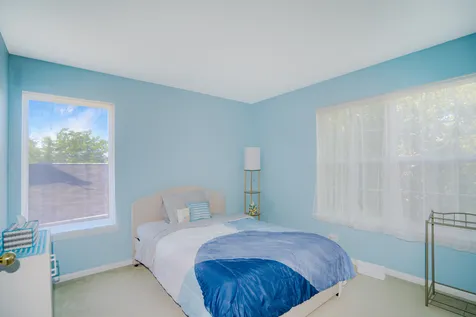 384 South Clearview Circle Round Lake IL 60073