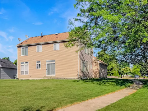 384 South Clearview Circle Round Lake IL 60073