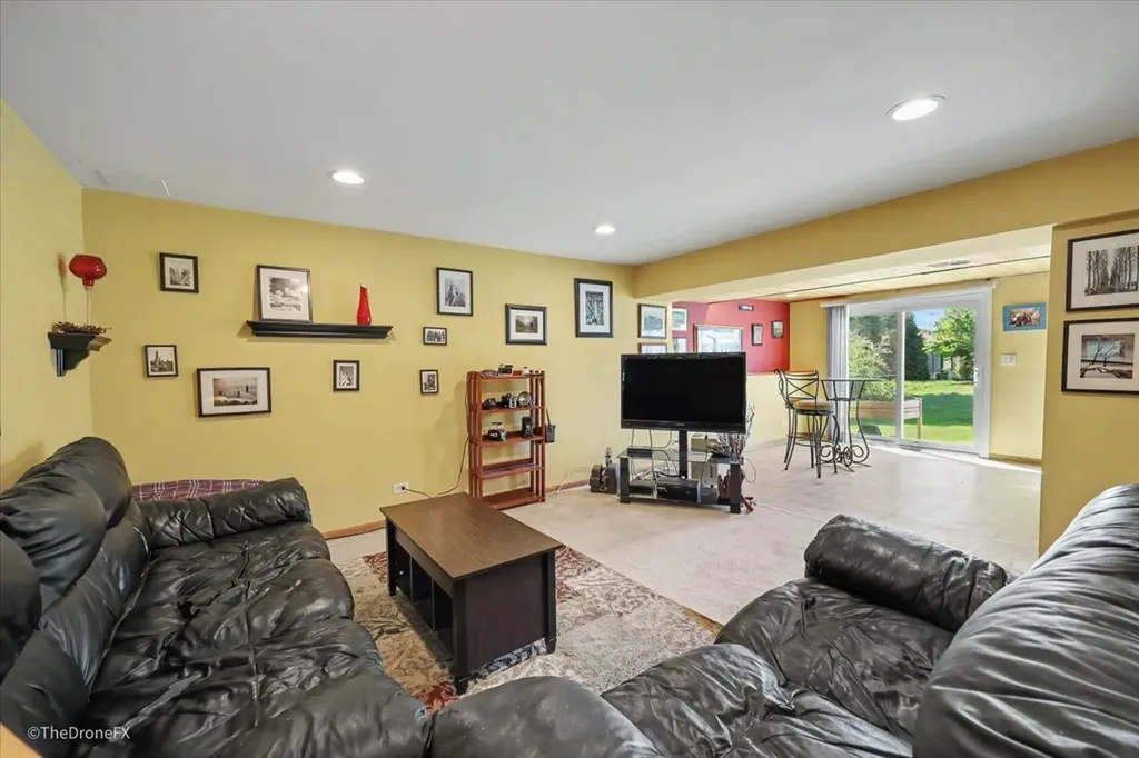 918 Horseshoe Court Carol Stream IL 60188