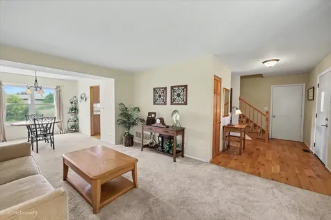 918 Horseshoe Court Carol Stream IL 60188