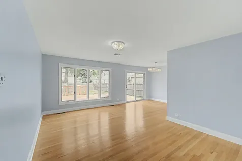770 Cordial Drive Des Plaines IL 60018