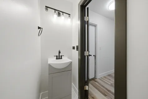 527 Alton Court Carol Stream IL 60188