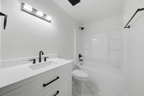 527 Alton Court Carol Stream IL 60188