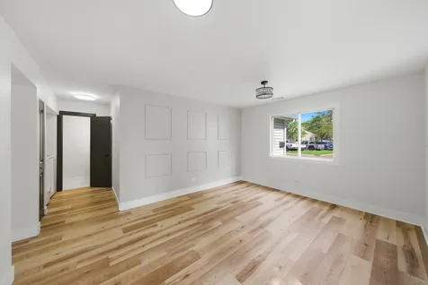527 Alton Court Carol Stream IL 60188