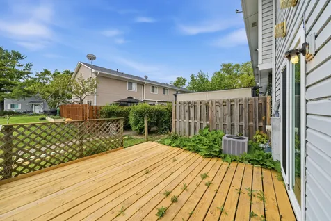 527 Alton Court Carol Stream IL 60188