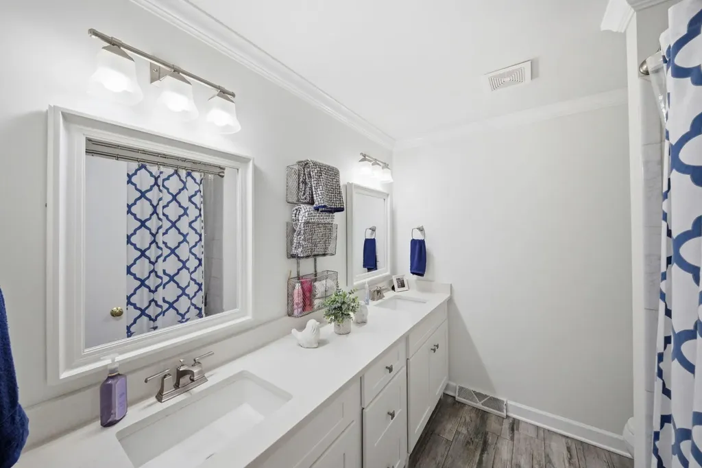 1483 Pebblestone Cove Wheaton IL 60189