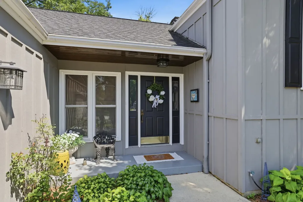 1483 Pebblestone Cove Wheaton IL 60189