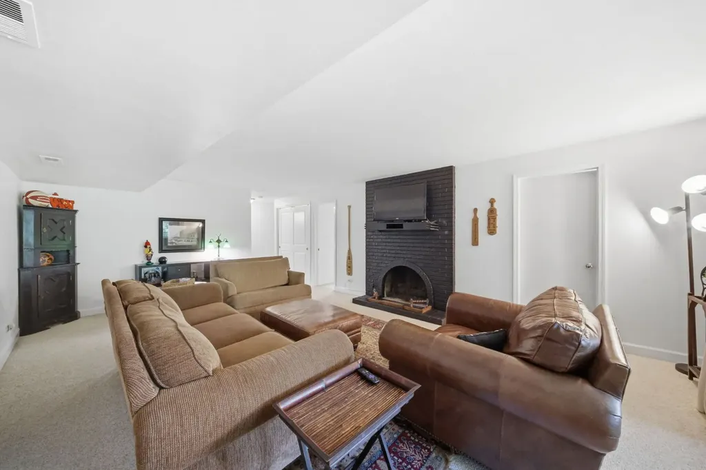 1483 Pebblestone Cove Wheaton IL 60189
