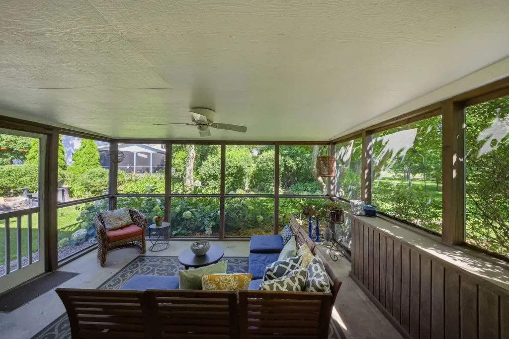1483 Pebblestone Cove Wheaton IL 60189